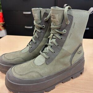 UGG Women's Lug Boot - New Never Worn